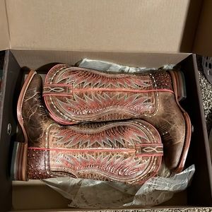 Ariat girls boots tan with pink and blue accent size 6 1/2